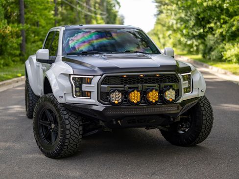 Used 2018 Ford F150 Raptor w/ Equipment Group 802A Luxury AWD/4WD image 3