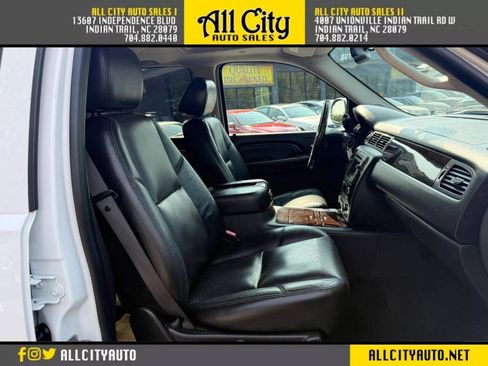 Used 2009 GMC Yukon XL Denali RWD image 23