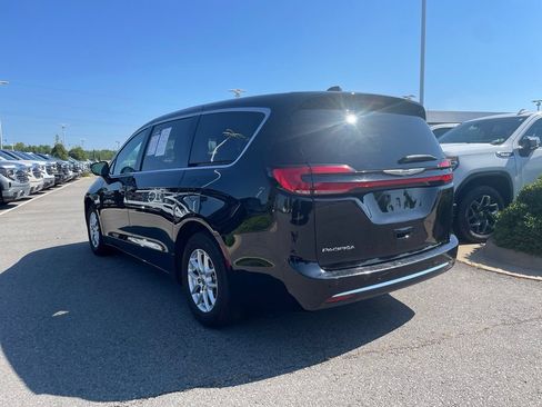 Used 2024 Chrysler Pacifica Touring-L FWD image 5