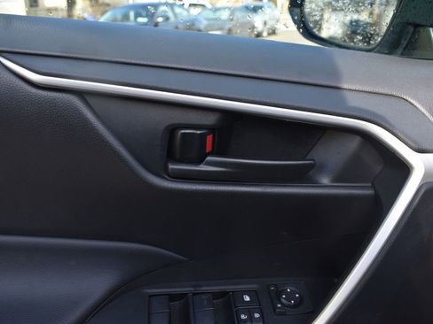 Used 2025 Toyota RAV4 LE image 13