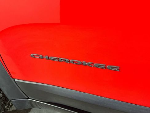 Used 2019 Jeep Cherokee Trailhawk w/ Comfort/Convenience Group image 36