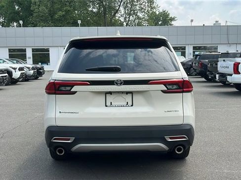 Used 2024 Toyota Grand Highlander AWD Hybrid image 5