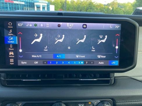 Used 2024 Jeep Wrangler Unlimited Sahara AWD/4WD image 13