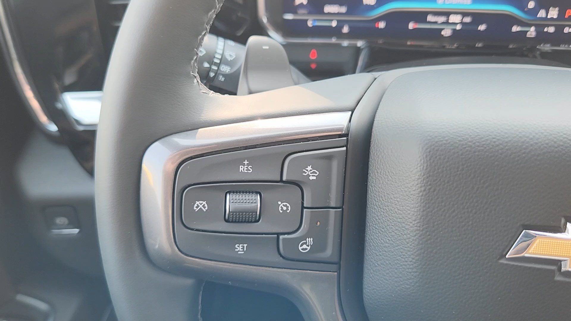 Used 2025 Chevrolet Silverado 1500 High Country w/ Technology Package AWD/4WD image 12