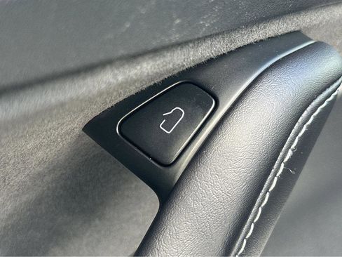 Used 2023 Tesla Model 3 Standard Range image 30