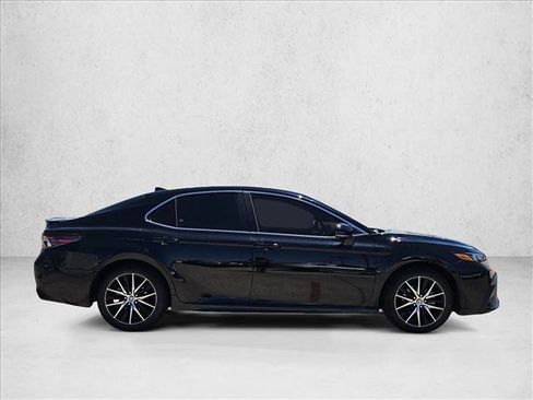 Certified 2023 Toyota Camry SE FWD image 4