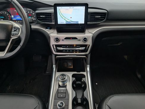 Used 2023 Ford Explorer XLT w/ Equipment Group 202A AWD/4WD image 7