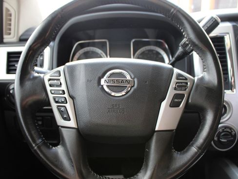 Used 2017 Nissan Titan SV image 17