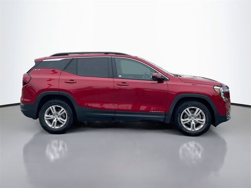 Used 2024 GMC Terrain SLE w/ Driver Convenience Package image 8