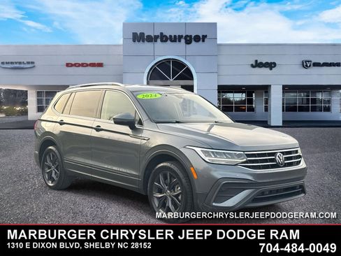 Used 2024 Volkswagen Tiguan SE AWD/4WD image 1