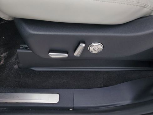 New 2025 Lincoln Navigator Reserve AWD/4WD image 23