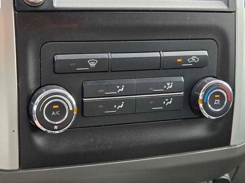 Used 2019 Nissan Frontier SV image 16