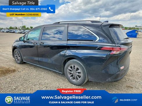 Used 2021 Toyota Sienna XLE w/ XLE Plus Package FWD image 3