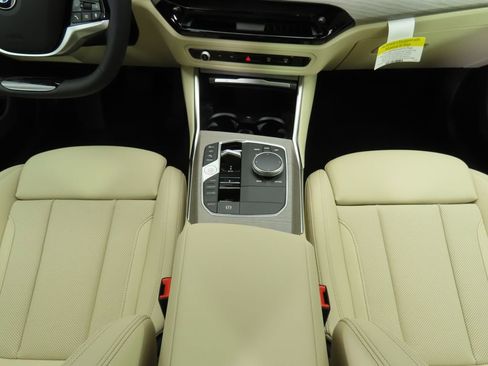 Used 2025 BMW 330i Sedan w/ Convenience Package image 17