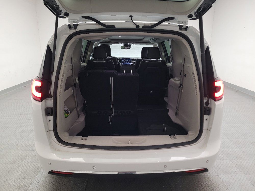 Used 2023 Chrysler Pacifica Limited FWD image 29