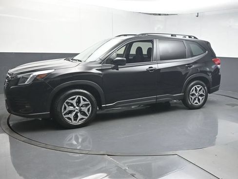 Used 2024 Subaru Forester Premium AWD/4WD image 4