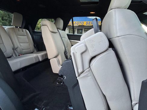 Used 2018 Ford Explorer XLT w/ Equipment Group 202A image 21