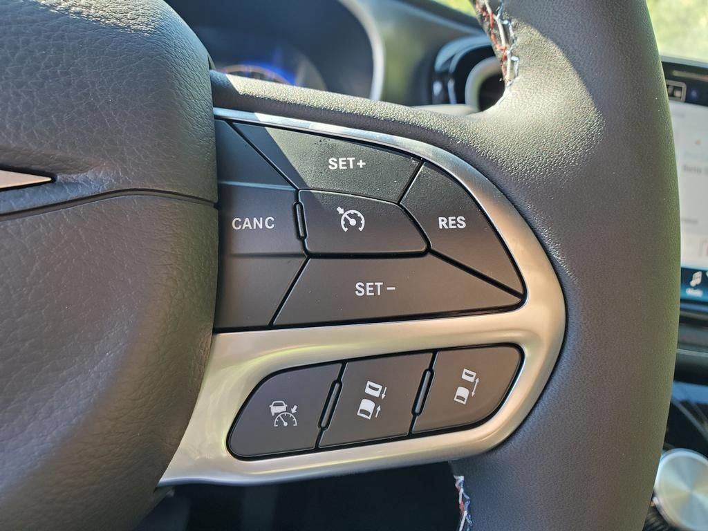 New 2027 Chrysler Pacifica Select FWD image 12