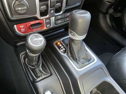 Used 2024 Jeep Gladiator Rubicon image 24