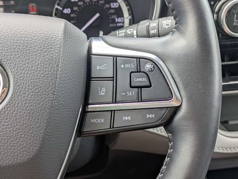 Used 2020 Toyota Highlander Limited FWD image 28