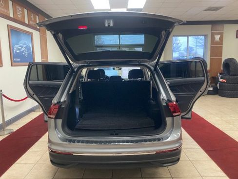 Used 2022 Volkswagen Tiguan SE image 17