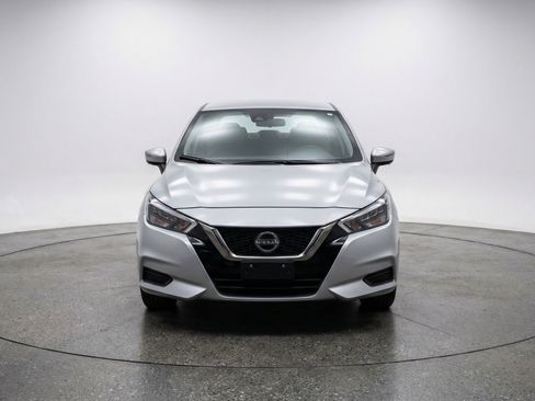 Used 2025 Nissan Versa SV image 2