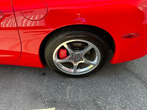 Used 2004 Chevrolet Corvette Coupe RWD image 27