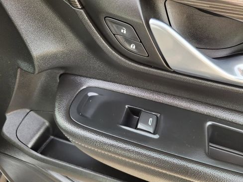 Used 2022 GMC Terrain SLE w/ Driver Convenience Package image 9