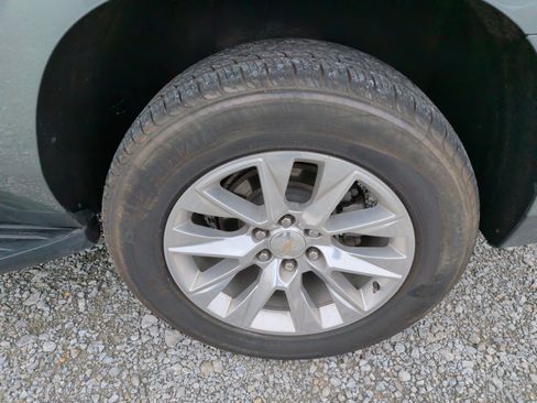 Used 2023 Chevrolet Suburban Premier image 10