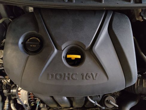 Used 2013 Hyundai Elantra GLS w/ Preferred Pkg image 30