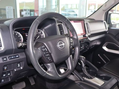 Used 2022 Nissan Frontier SV w/ SV Premium Package AWD/4WD image 17