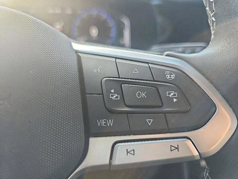 Used 2022 Volkswagen Taos SEL image 21