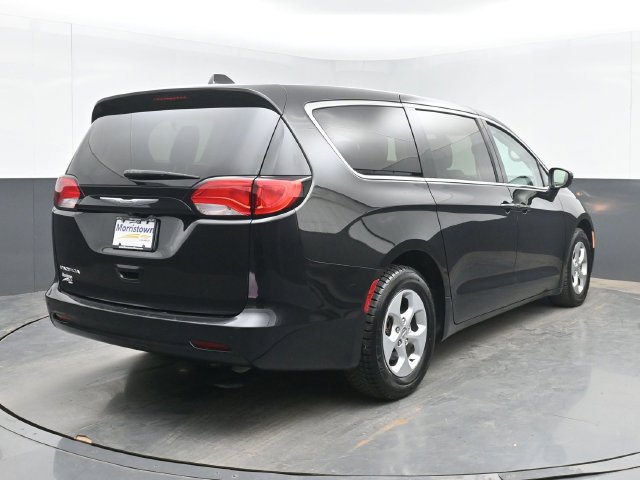 Used 2017 Chrysler Pacifica LX w/ Tire & Wheel Group FWD image 14