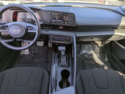 Used 2025 Hyundai Elantra Sport image 15