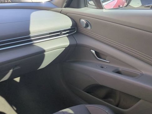 Used 2025 Hyundai Elantra SEL FWD image 18