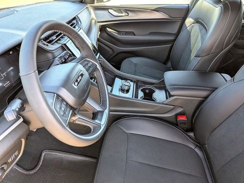 New 2025 Jeep Grand Cherokee L Altitude image 10