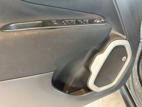 Used 2018 Jeep Renegade Latitude w/ Popular Equipment Group FWD image 14
