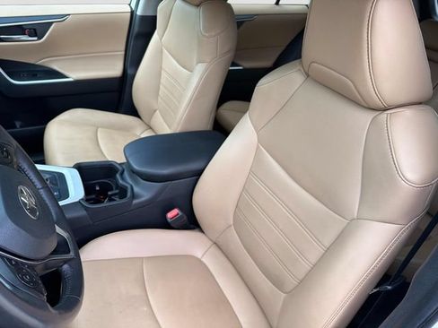 Used 2022 Toyota RAV4 XLE Premium AWD/4WD image 21