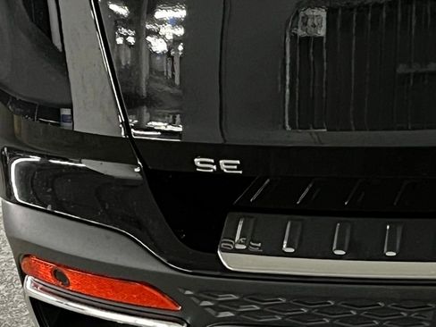 New 2025 Volkswagen Taos SE image 35