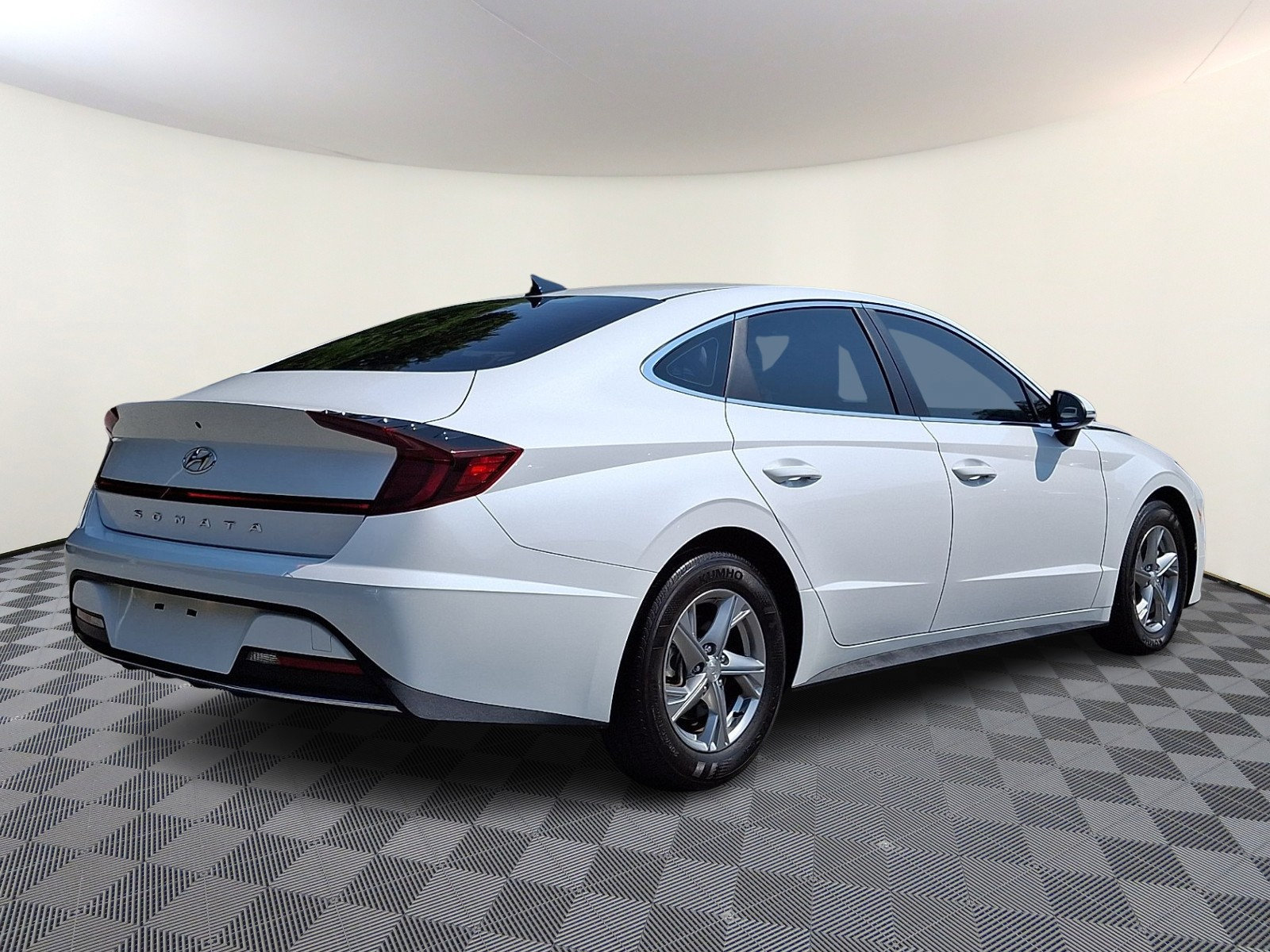 Used 2023 Hyundai Sonata SE w/ Preferred Accessory Package FWD image 6