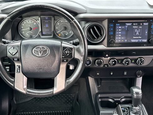 Used 2017 Toyota Tacoma TRD Off-Road w/ Tow Package AWD/4WD image 13