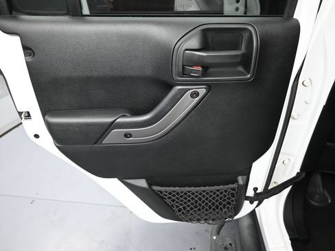 Used 2018 Jeep Wrangler Unlimited Sahara AWD/4WD image 23