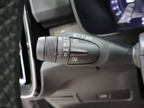 Used 2024 Volvo XC40 B5 Plus AWD/4WD image 31