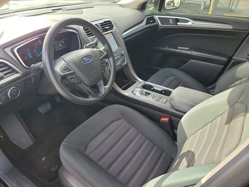 Used 2020 Ford Fusion SE image 11