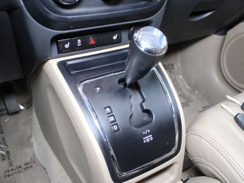 Used 2016 Jeep Patriot High Altitude FWD image 16