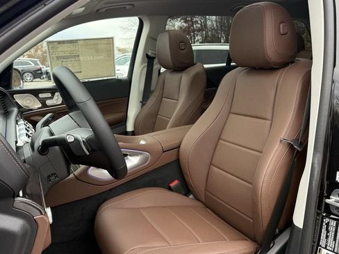 Used 2026 Mercedes-Benz GLS 450 4MATIC image 4