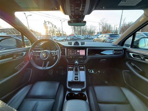 Used 2022 Porsche Macan image 24