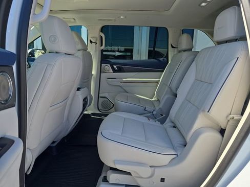 New 2026 Buick Enclave Avenir w/ Super Cruise Package FWD image 15