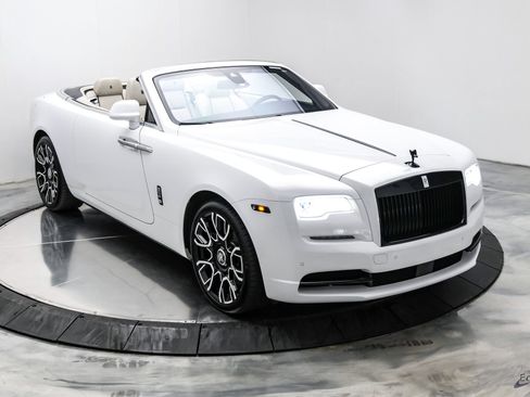 Used 2017 Rolls-Royce Dawn RWD image 32