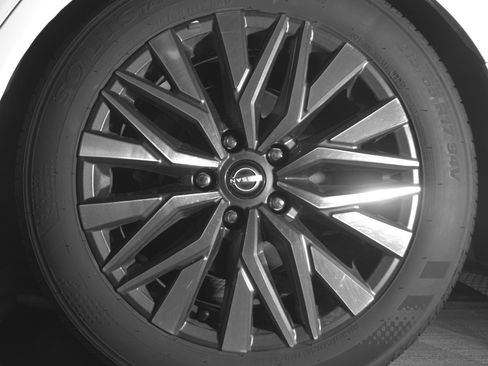 Used 2025 Nissan Altima 2.5 SV FWD image 14